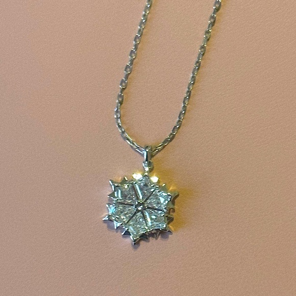 Swarovski crystal Snowflake pendant chain Magic Snowflake, Rhodium plated silver - Picture 4 of 15